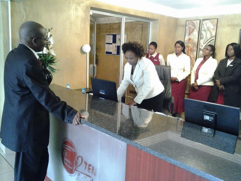 2Ten Hotel Sibasa Buitenkant foto