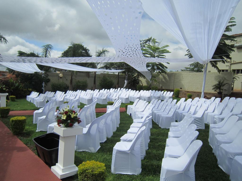 2Ten Hotel Sibasa Buitenkant foto