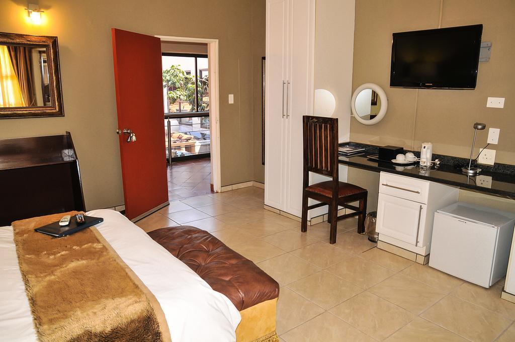 2Ten Hotel Sibasa Buitenkant foto