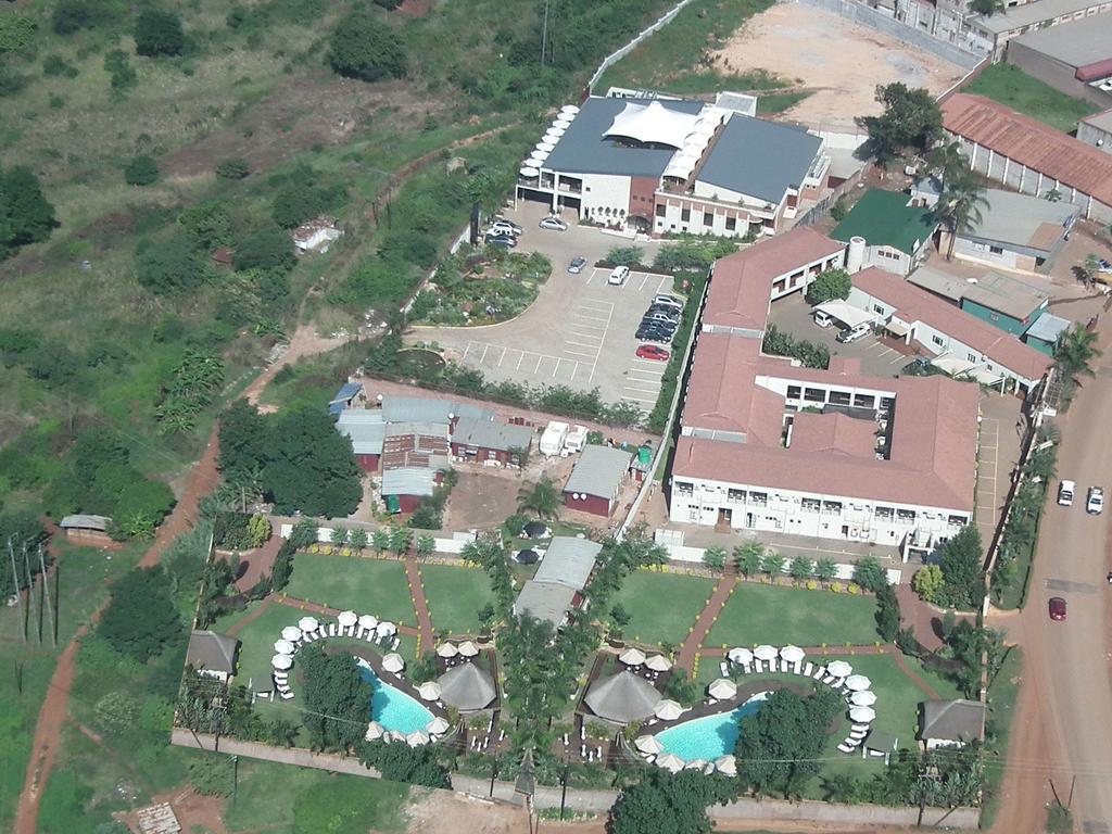 2Ten Hotel Sibasa Buitenkant foto