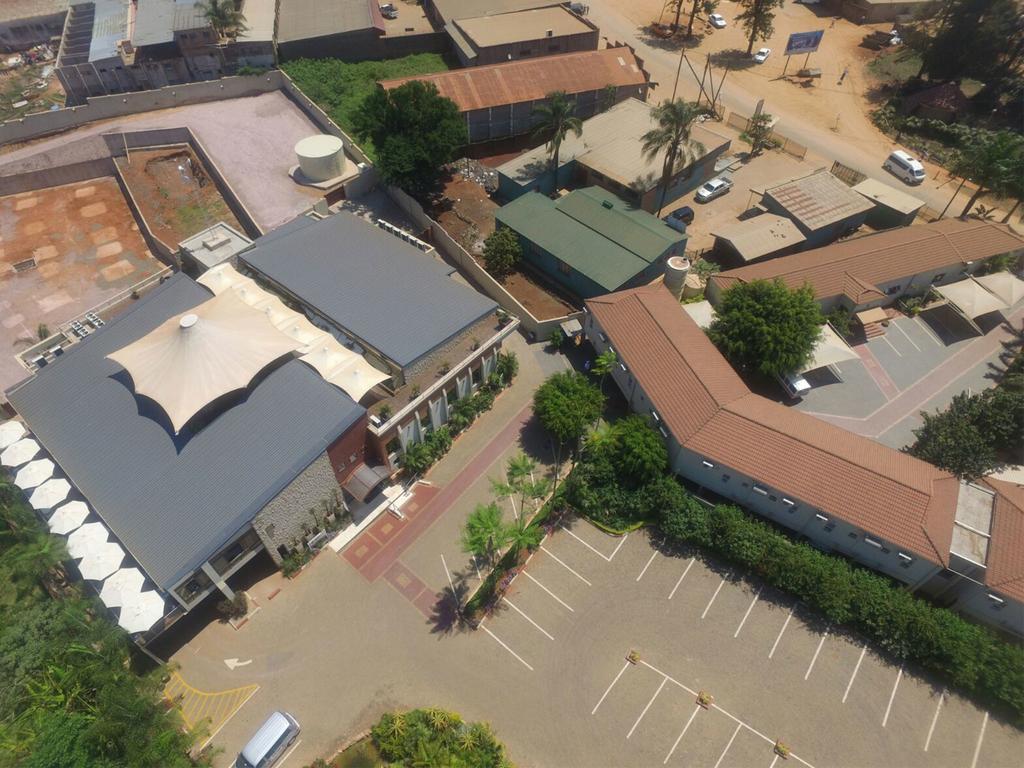 2Ten Hotel Sibasa Buitenkant foto